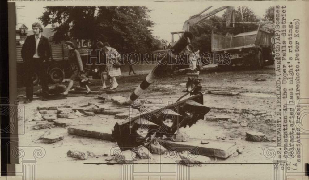 1971 Press Photo Devastation in Upper Falls district of Belfast after riots- Historic Images