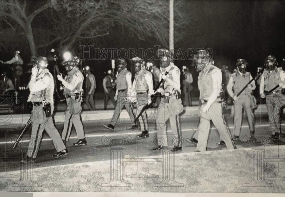 1972 Press Photo State troopers clear protestors in College Park, MD - lry19931- Historic Images