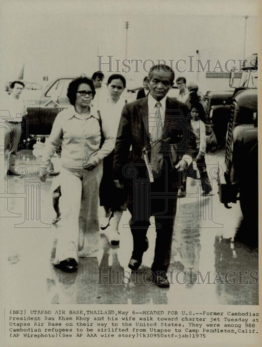 1975 Press Photo Cambodian President Sau Kham Khoy & wife at Utapao Air Base- Historic Images