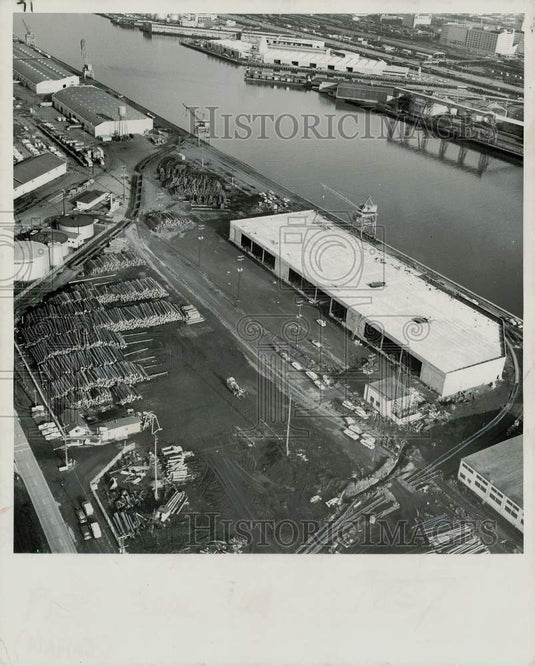 1965 Press Photo Logs piled near new building at Pier 20, Port of Seattle- Historic Images