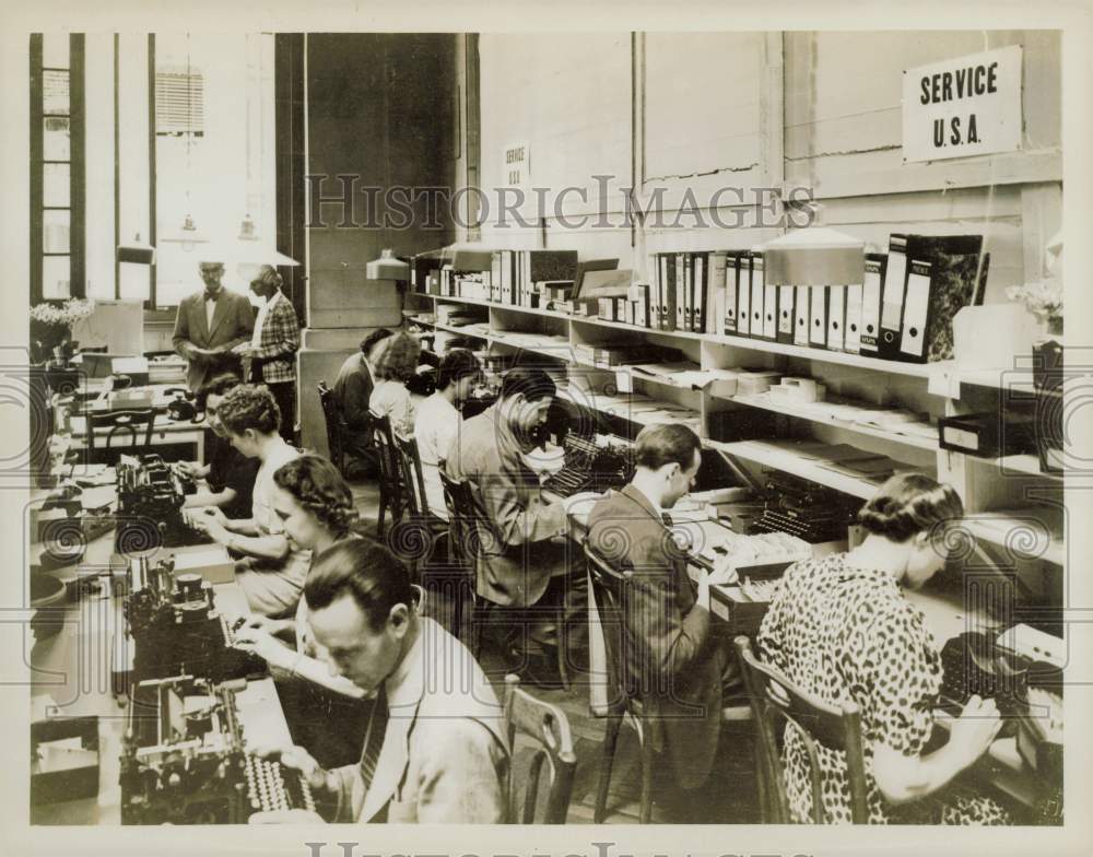 Press Photo Workers in at the Central Information Bureau for Prisoners of War.- Historic Images