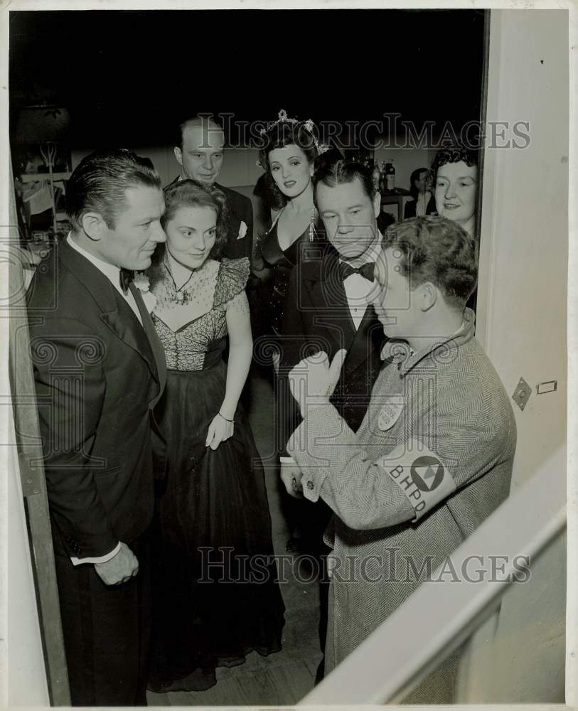 1942 Press Photo Beverly Hills Defense Warden Crashes Party - lry22718- Historic Images