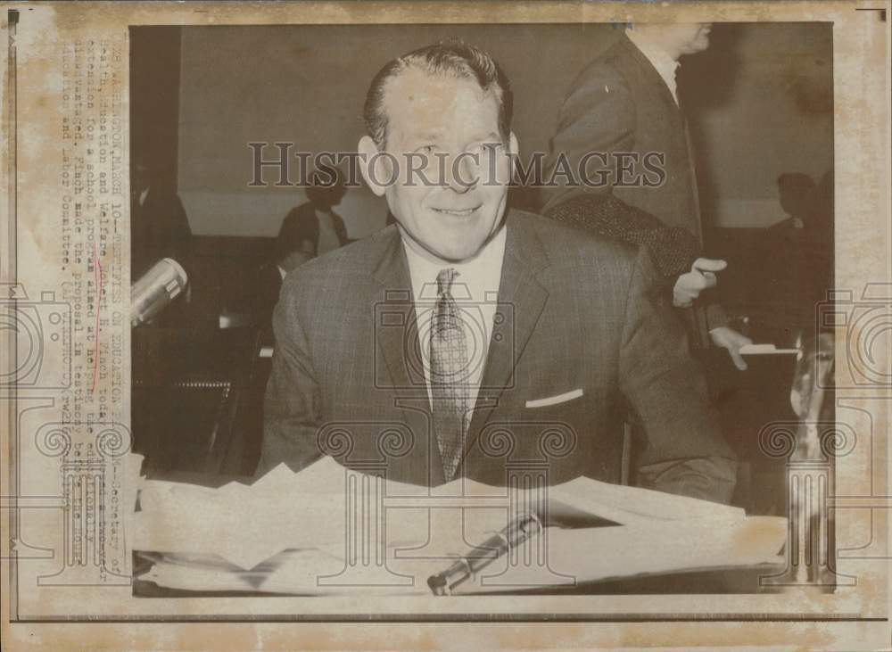 1959 Press Photo Secretary Robert H. Finch proposed a school program, Washington- Historic Images