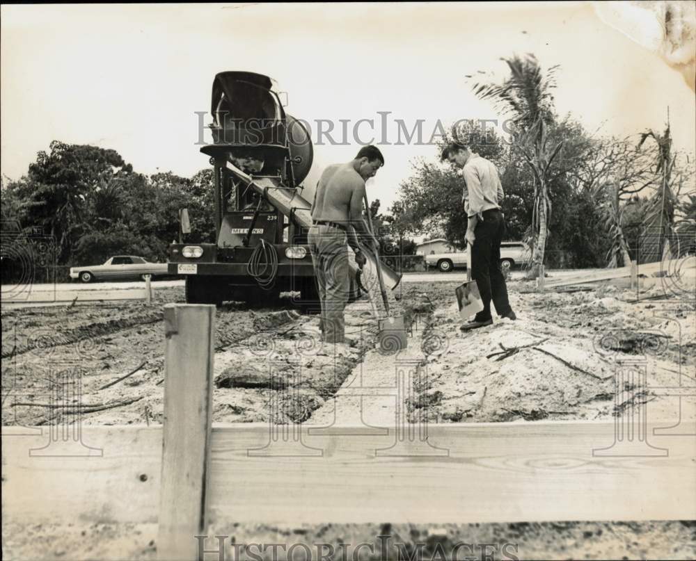 1970 Press Photo Modular Houses Under Construction - lry24676- Historic Images