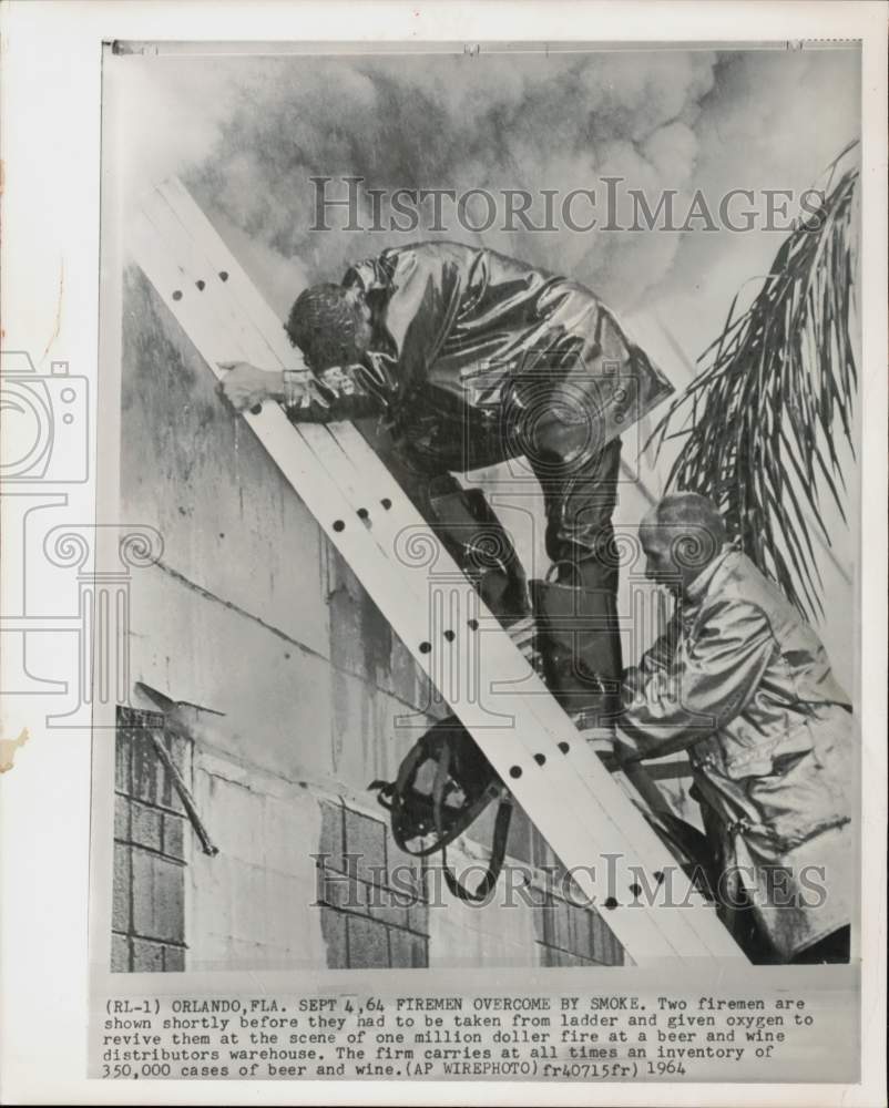 1964 Press Photo Two firemen gasp for air at a beer and wine warehouse, Orlando- Historic Images