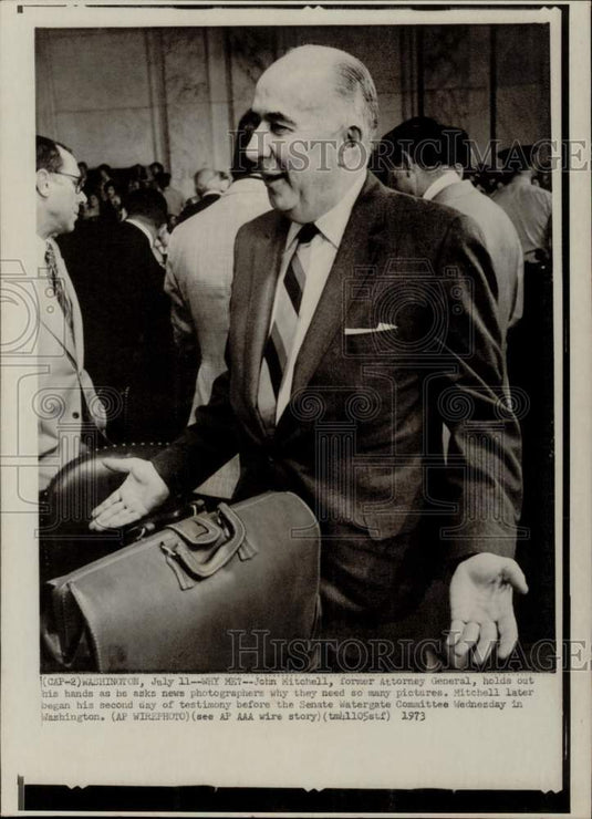 1973 Press Photo John Mitchell talks to news photographers after senate hearing- Historic Images