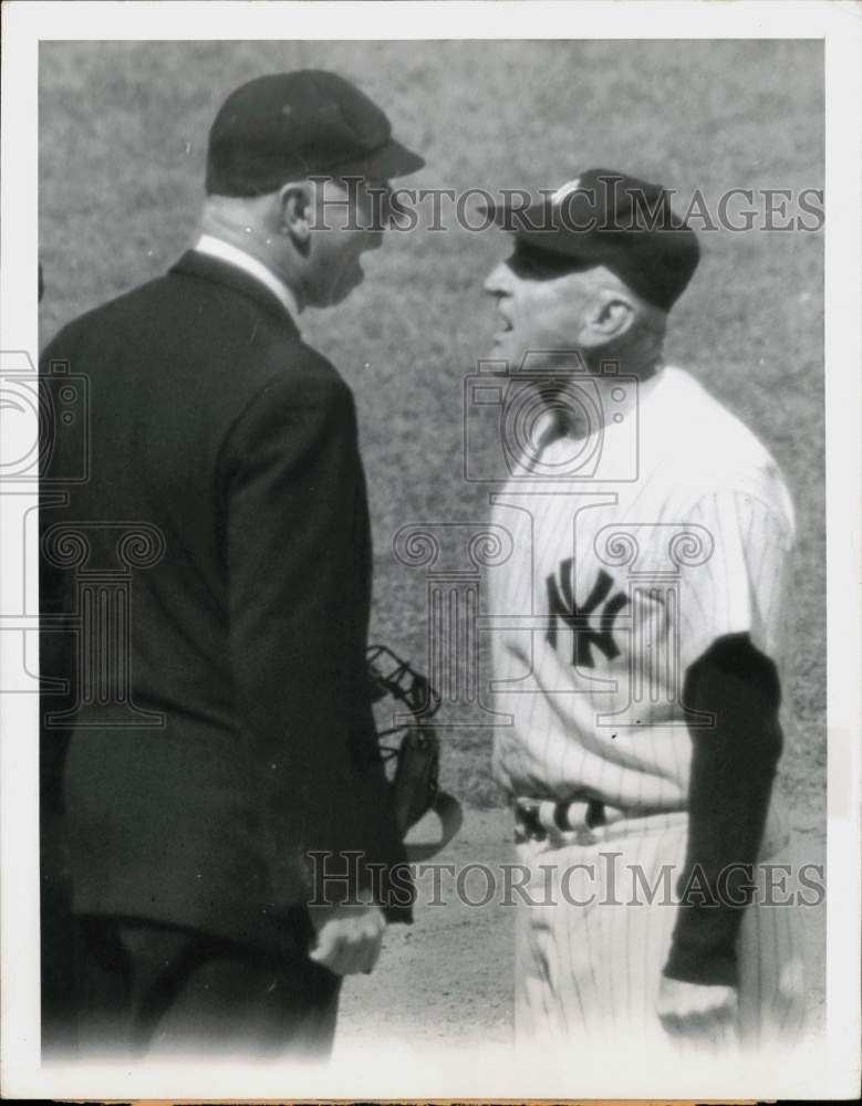 1955 Press Photo Baseball coach argues with umpire - lry27690- Historic Images