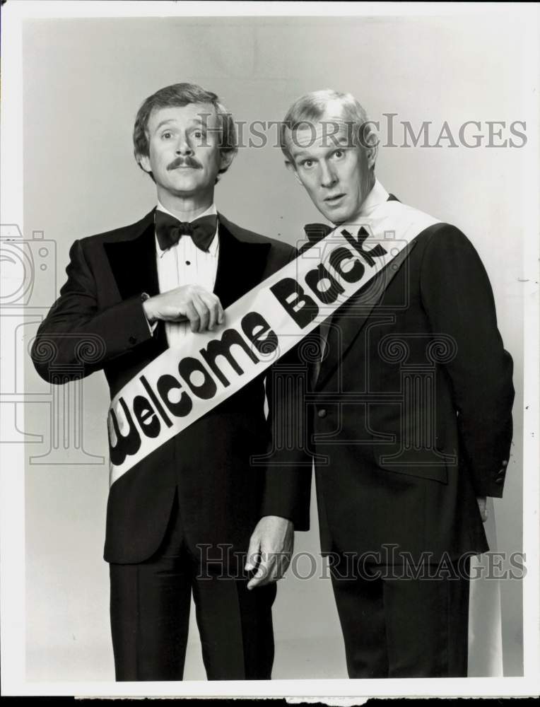 1980 Press Photo Dick &amp; Tom Smothers in The Tom &amp; Dick Smothers Brothers Special- Historic Images