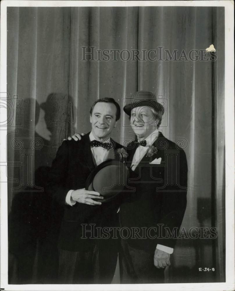 Press Photo Jack Lemmon, American actor, producer and musician, with a co-star.- Historic Images