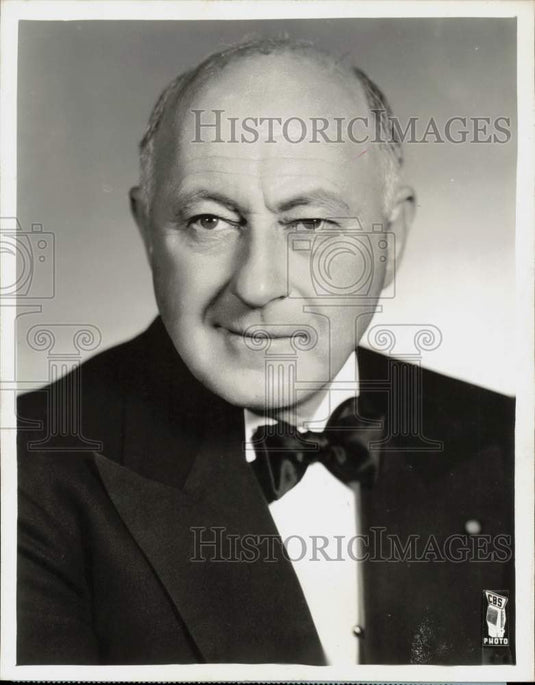 1942 Press Photo Cecil B. DeMille, producer for "This Above All," on CBS Radio.- Historic Images