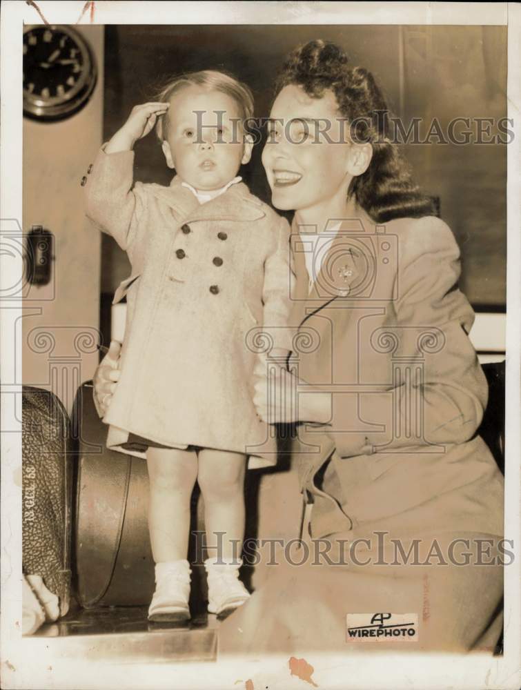 1941 Press Photo Actress Maureen O&#39;Sullivan and Son - lry29389- Historic Images