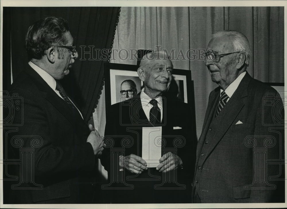 1984 Press Photo Leo Kissel, DB Abert &amp; HE Desmond at Milwaukee Hall of Fame- Historic Images