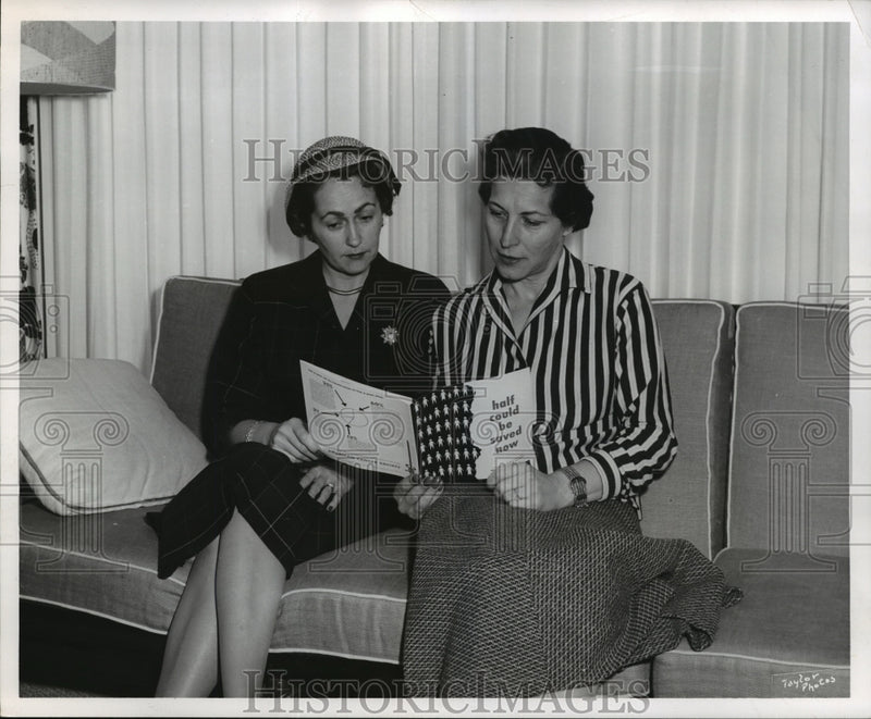 Load image into Gallery viewer, 1956 Press Photo Mrs Ren D Finnigan &amp; Mrs Herbert Abraham of Suburban Crusaders
