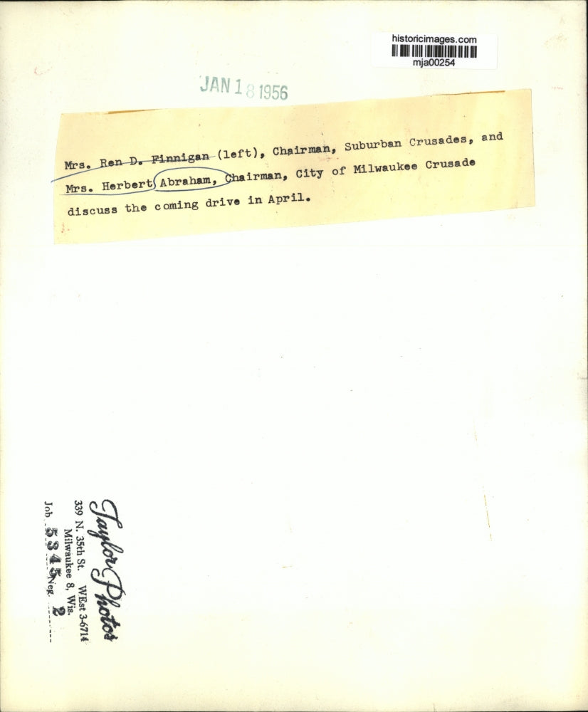 1956 Press Photo Mrs Ren D Finnigan & Mrs Herbert Abraham of Suburban Crusaders