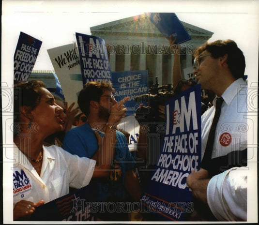1992 Press Photo Pro & Anti-abortion activists confront at the US Supreme Court- Historic Images