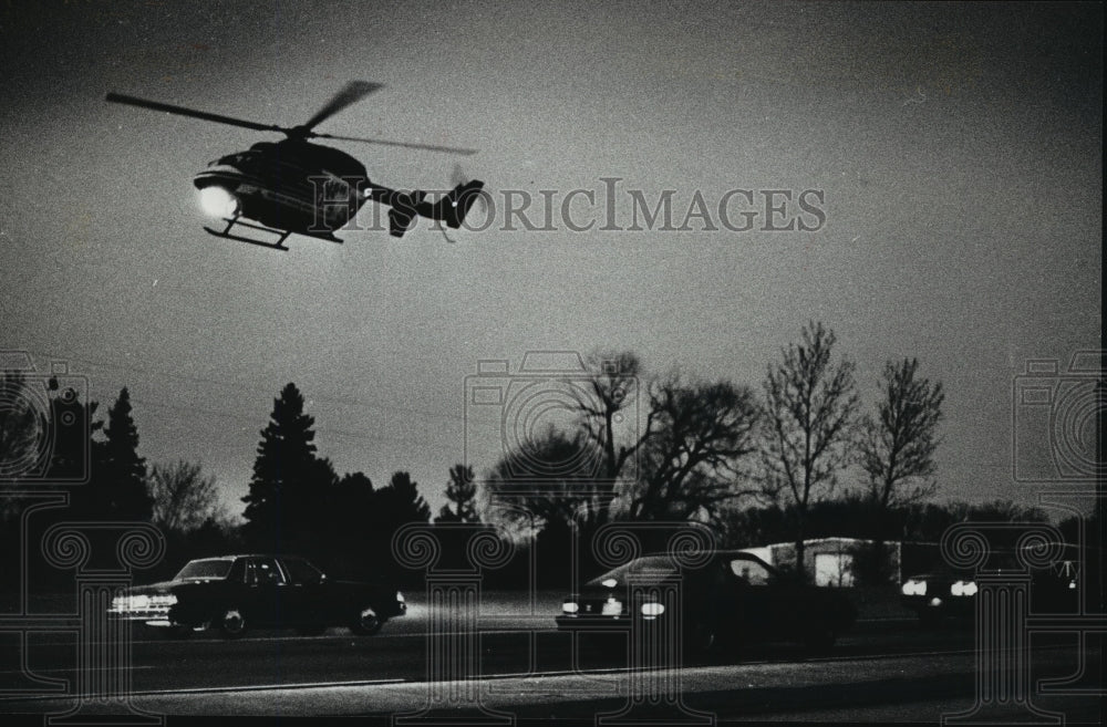 1990 Press Photo Flight for Life helicopter evacuated car victim from I-94- Historic Images