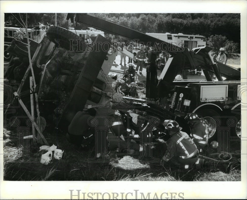 1994 Press Photo Rescuers Free Driver of Truck & Crane Accident in Delafield- Historic Images