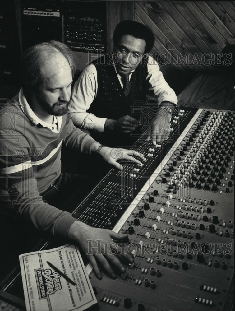 1987 Press Photo Charlie Mauer &amp; Mike Anderson at Mauer Bros Recording Studio - Historic Images