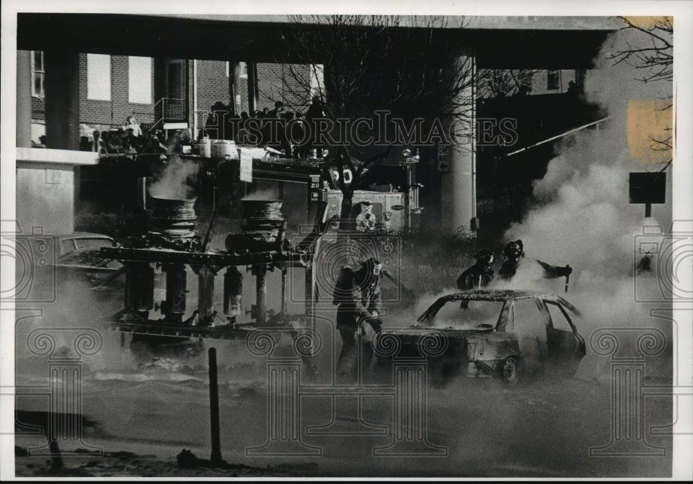 1992 Press Photo Firefighters examine explosion at Marquette Interchange- Historic Images