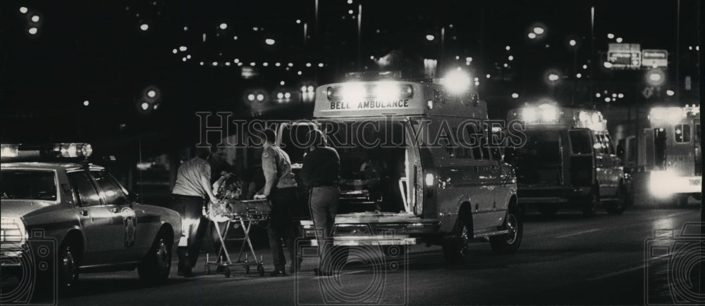 1993 Press Photo Woman &amp; two children injured from car accident, Highway 145- Historic Images