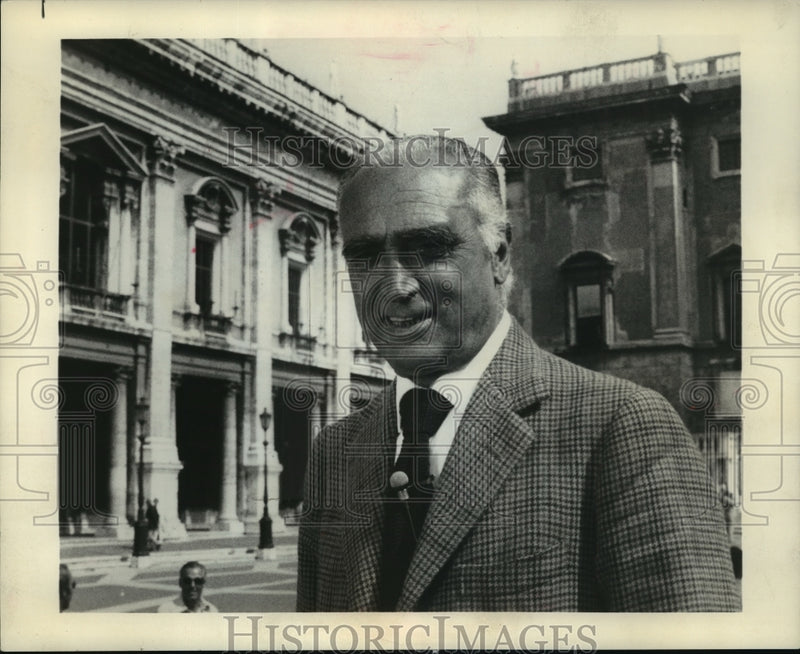 Load image into Gallery viewer, 1978 Press Photo Corespondent Luigi Barzini in Friends, Romans and Communists
