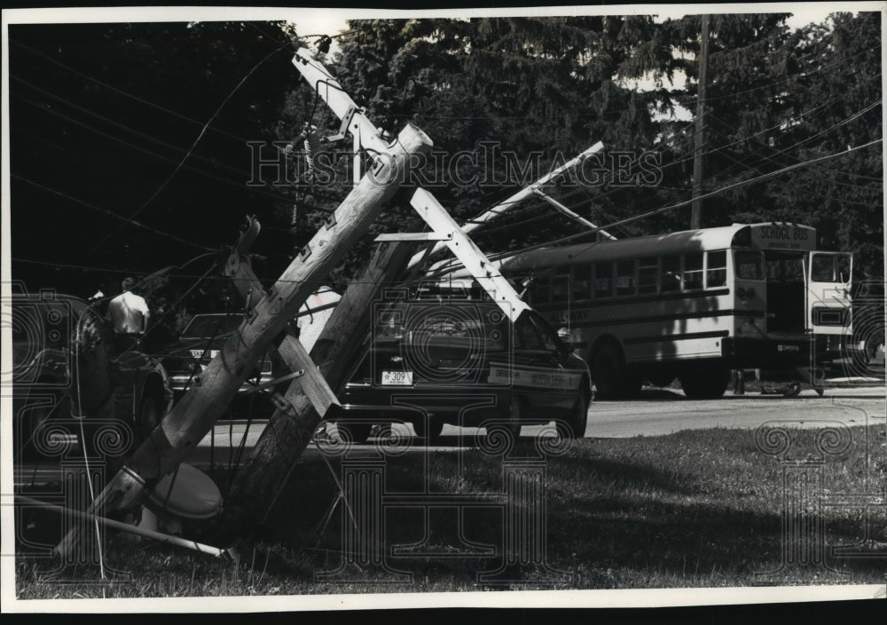 1991 Press Photo Bus traveling to Camp Keshena near Eagle veered off Highway 59- Historic Images