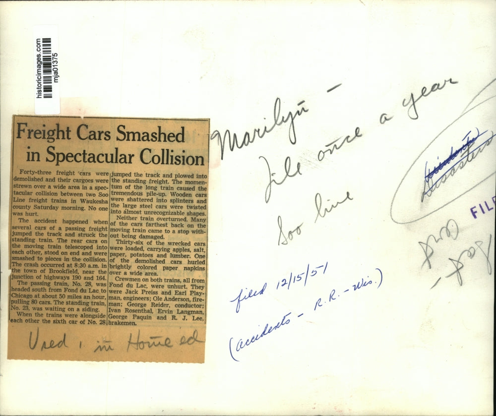 1951 Press Photo 43 freight cars of Soo Line wreckage in Brookfield - mja01375