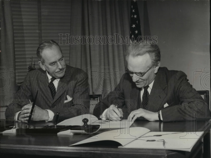 Load image into Gallery viewer, 1952 Press Photo Dean Acheson &amp; Dr Charles Bruggman sign USA-Swiss pact on tax
