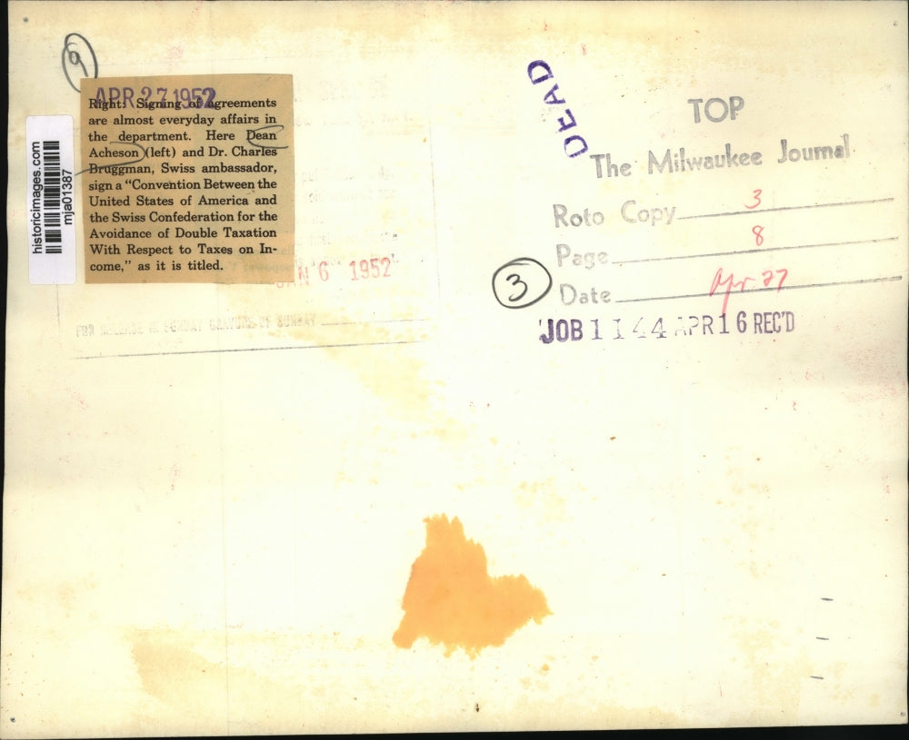 1952 Press Photo Dean Acheson & Dr Charles Bruggman sign USA-Swiss pact on tax