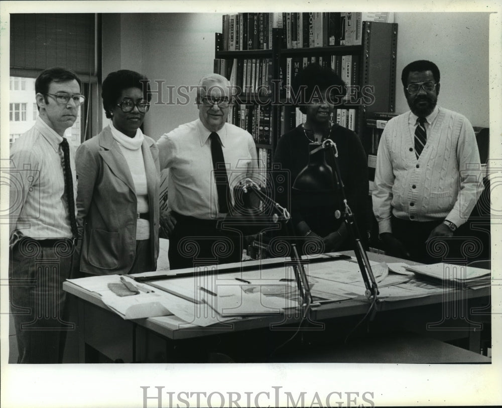 1985 Press Photo Johnnie Allen, heads the Milwaukee branch of Madison Int&#39;l- Historic Images