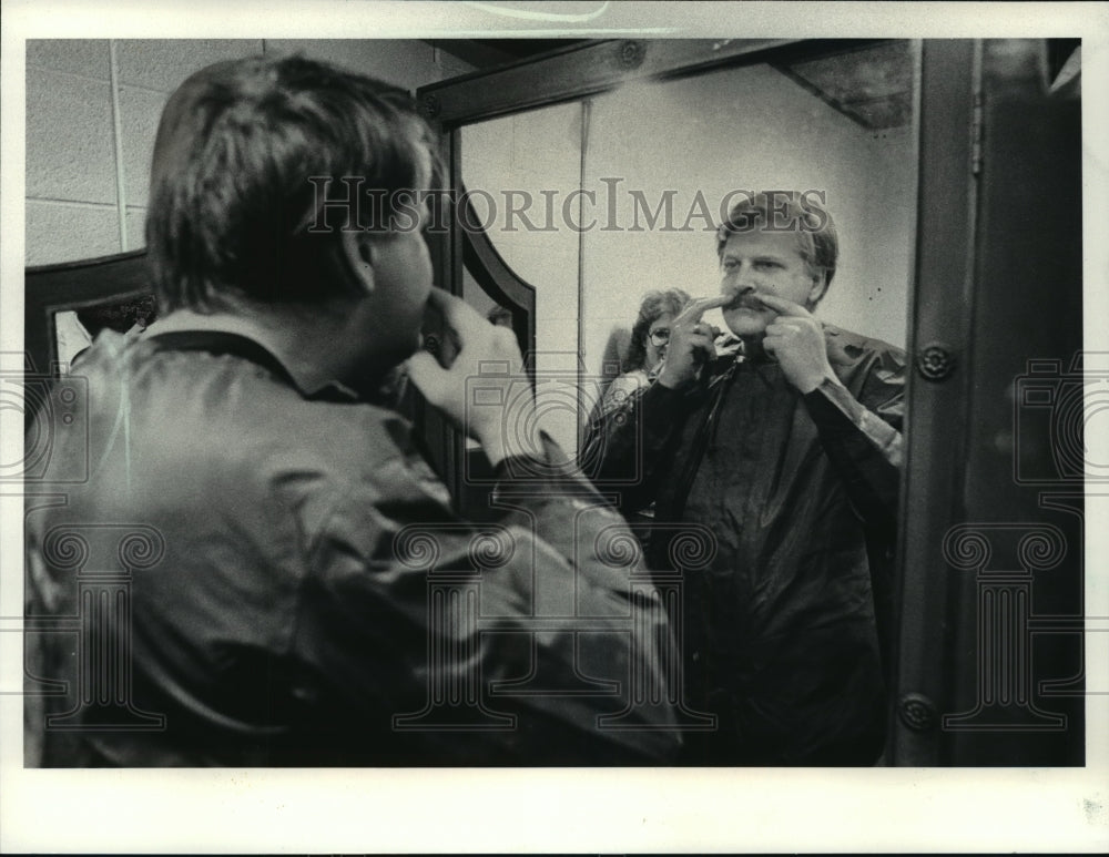 1983 Press Photo Actor Kenneth Albers, leading  actor in The Foreigner - Historic Images