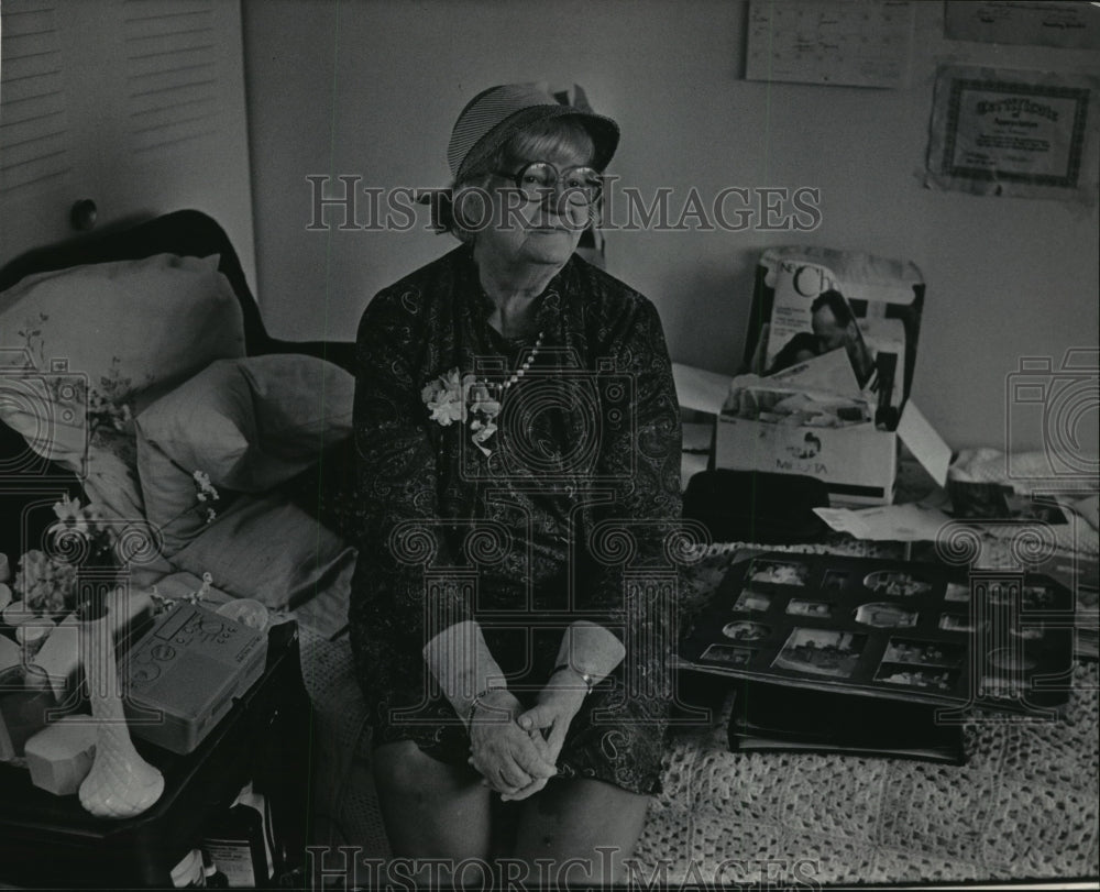 1990 Press Photo Leona Kohlmeier remembers &quot;lots of babies&quot; at the anti-abortion- Historic Images