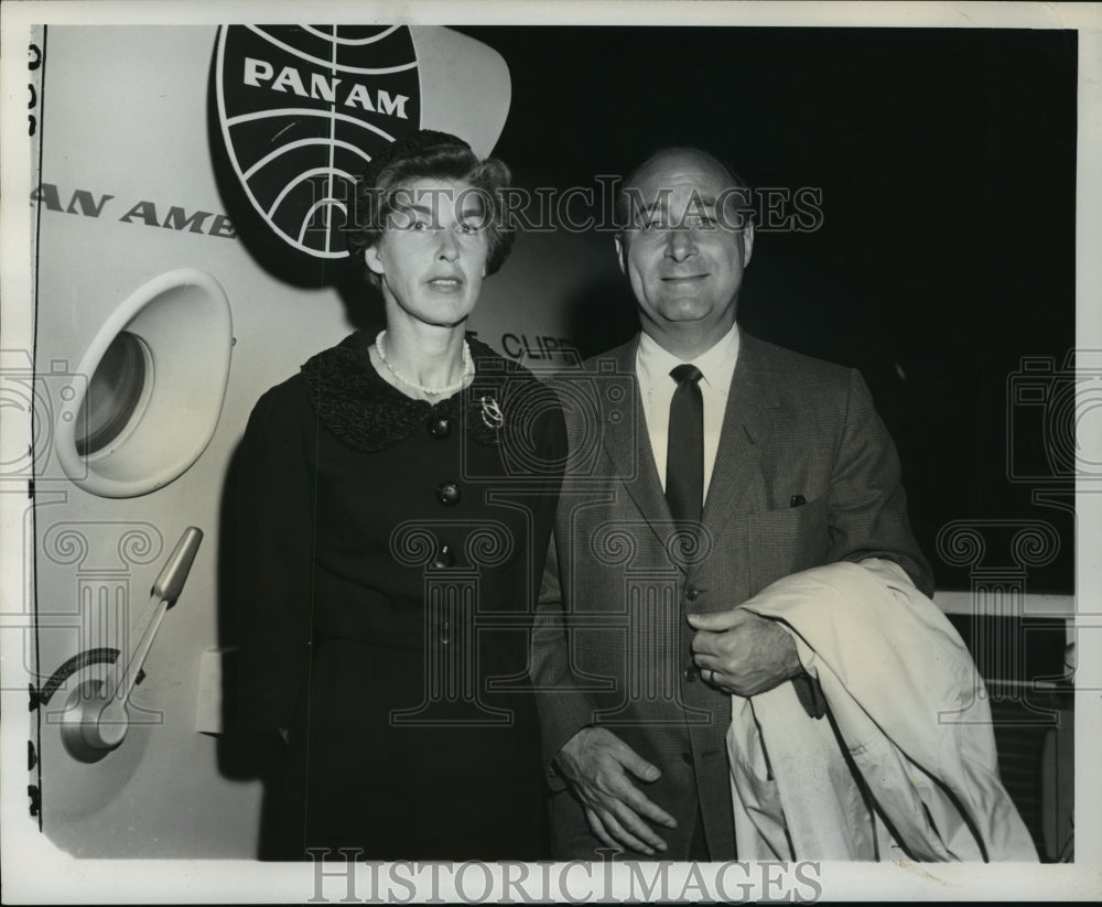 1960 Press Photo Mr. and Mrs. Albert B. Adelman of Milwaukee - mja01839- Historic Images