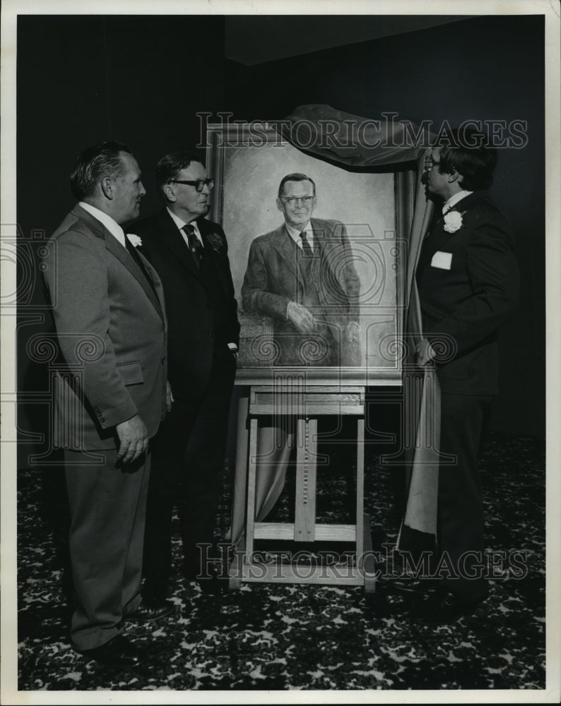1972 Press Photo Harris G Allen, president of North-West Telephone Co