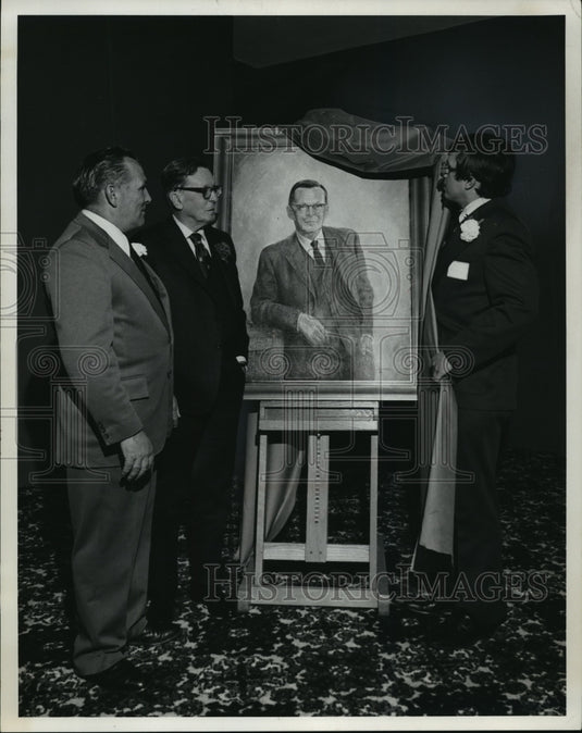 1972 Press Photo Harris G Allen, president of North-West Telephone Co