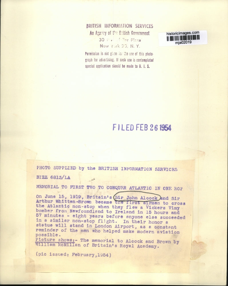 1954 Press Photo Britain's Sir John Alcock & Sir Arthur Whitten-Brown statue