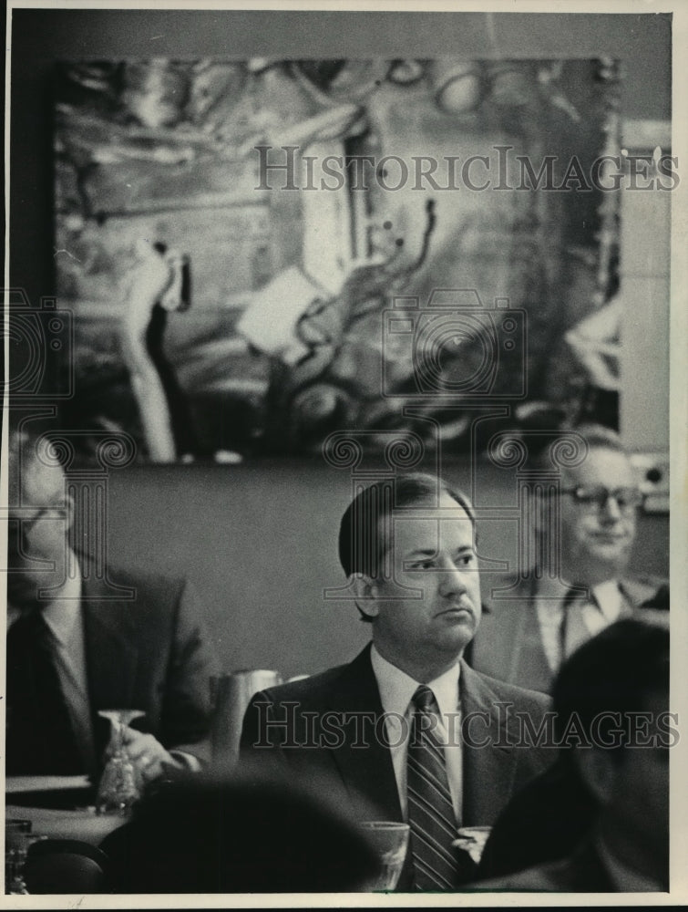 1986 Press Photo Timothy E. Hoeksema,president of Midwest Express,at the hearing- Historic Images