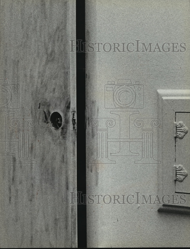 1981 Press Photo These are views of the linen closet in which three boys trapped- Historic Images