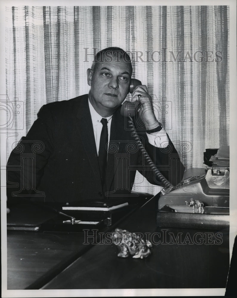 1950 Press Photo Milwaukee Banker Arthur Adams in his office - mja02432