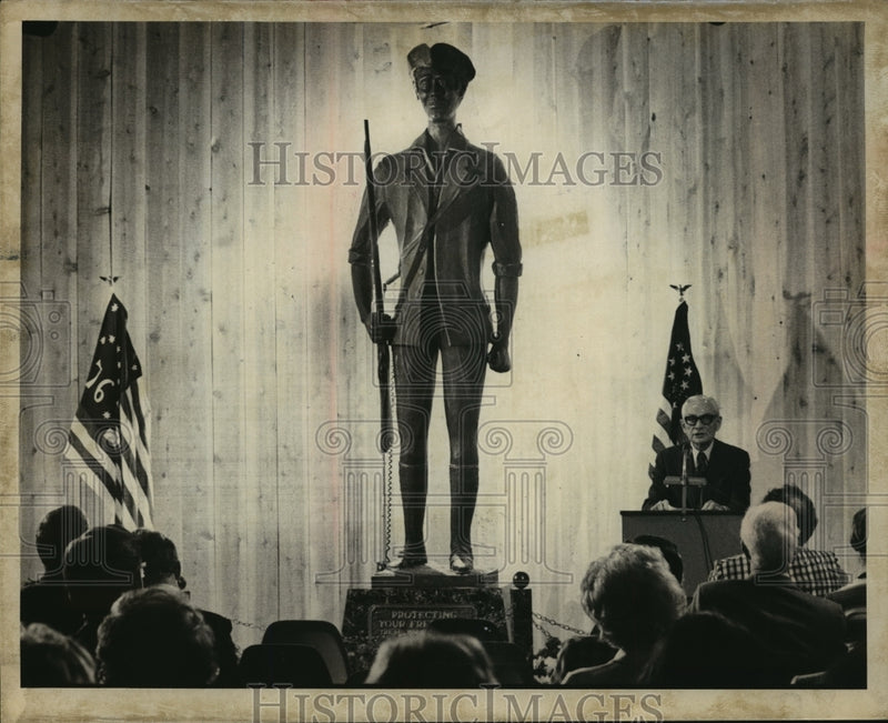 Load image into Gallery viewer, 1975 Press Photo Donald B. Abert introduced a 10 1/2 foot statue - mja02573
