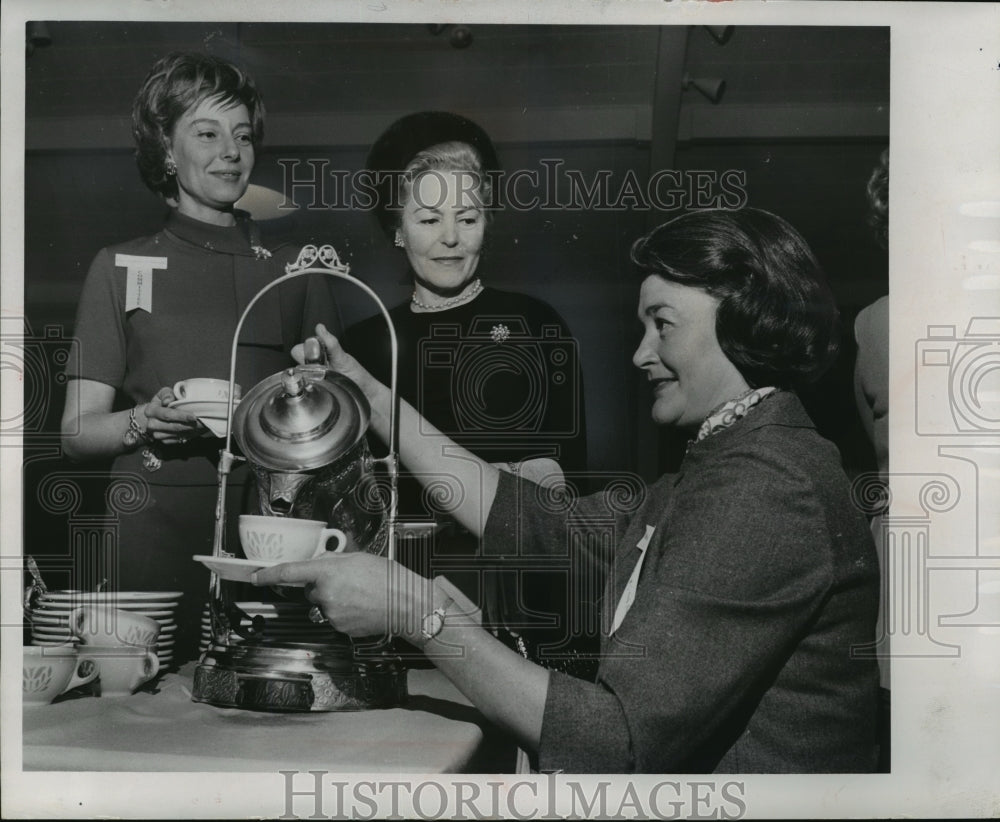 1966 Press Photo Mrs. David Uihlein,Mrs. Frederick Hansen,Mrs. William Feidstein- Historic Images