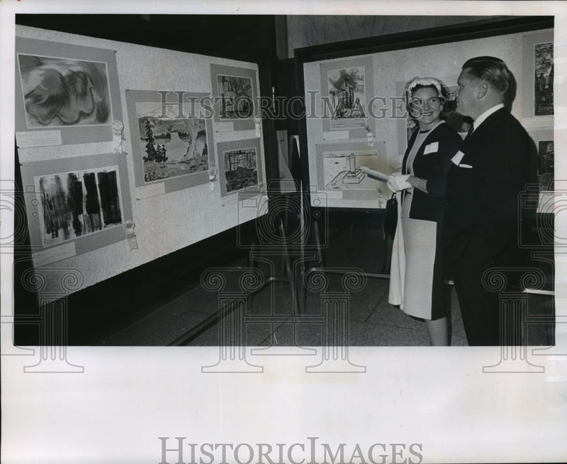 Load image into Gallery viewer, 1962 Press Photo Mr. &amp; Mrs. Lester W. Brann Jr at Americana Past &amp; Present Show
