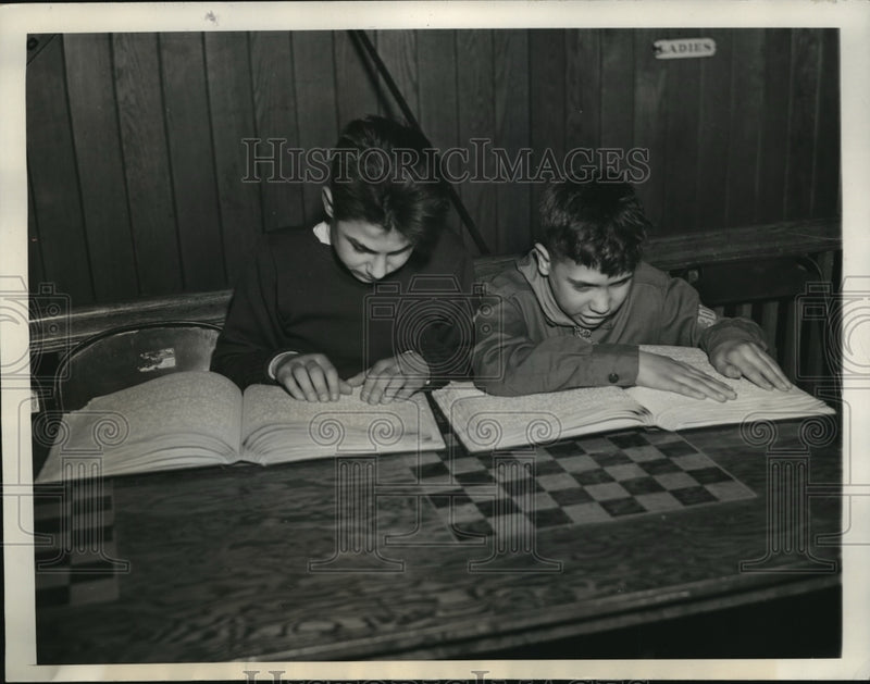 Load image into Gallery viewer, 1938 Press Photo Fred Gerlinger and Joe Cozzo reading braille handbooks
