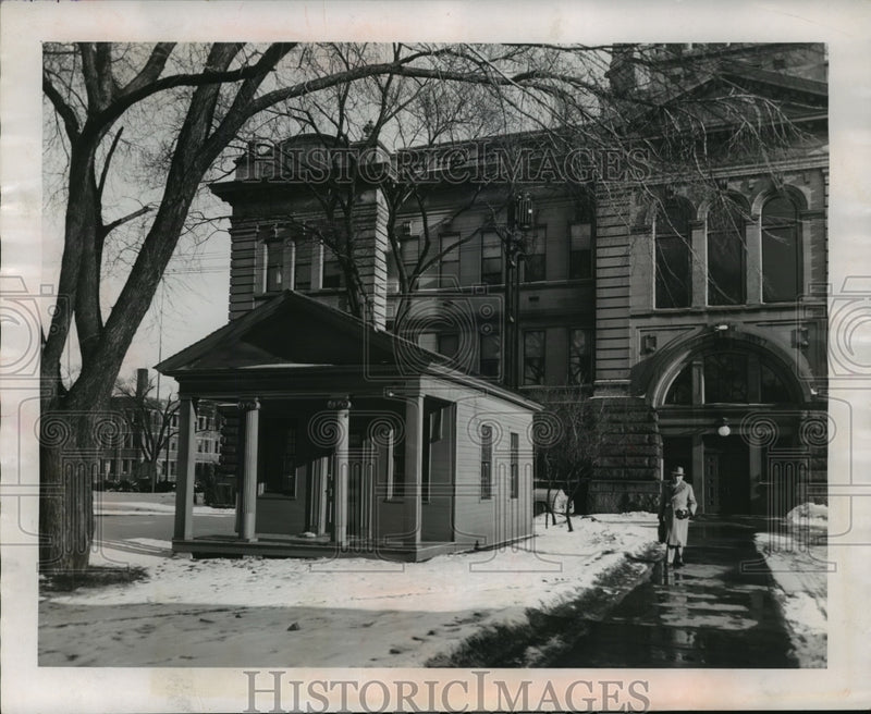 Load image into Gallery viewer, 1954 Press Photo Office of Henry S. Baird west of Lake Michigan - mja03018
