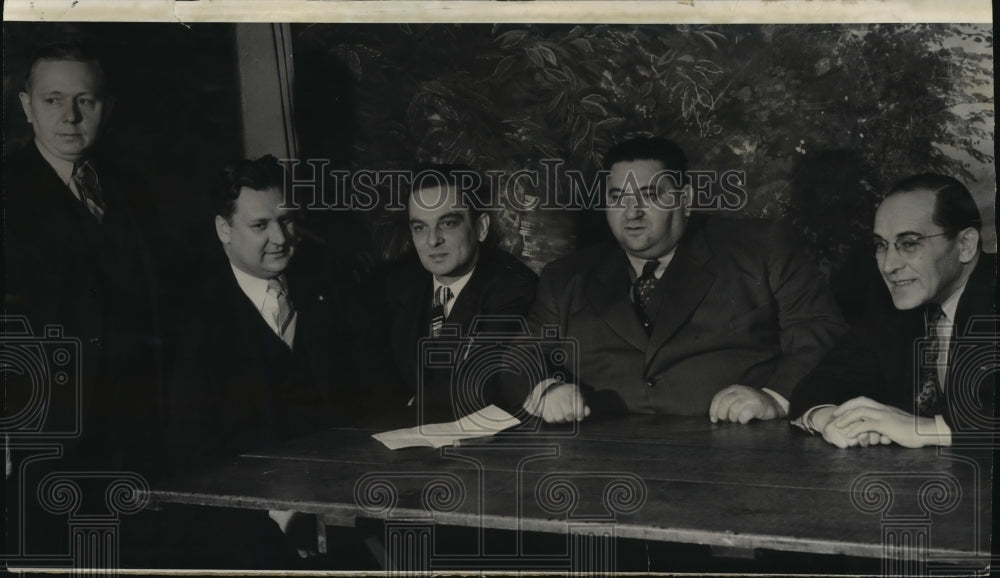 1941 Press Photo Officers and executive members of several CIO locals met Sunday- Historic Images