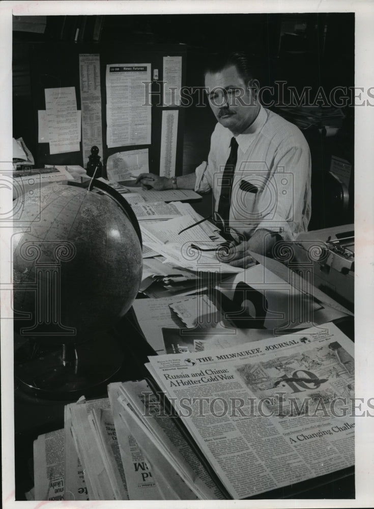 1969 Press Photo H. Russell Austin working on his desk- Historic Images