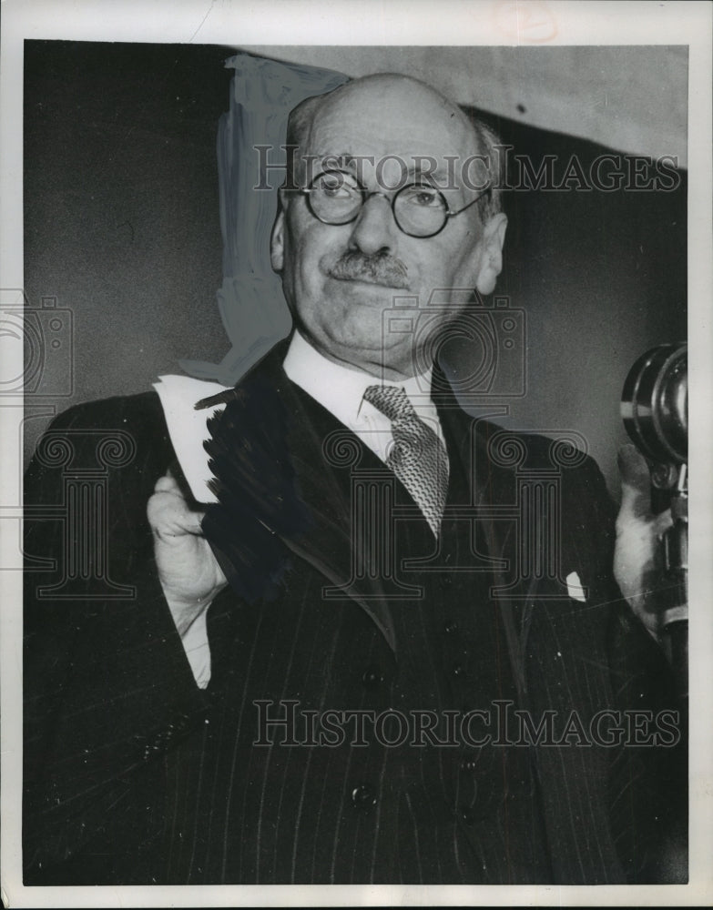1953 Press Photo Clement Attlee makes a short speech at his annual conference