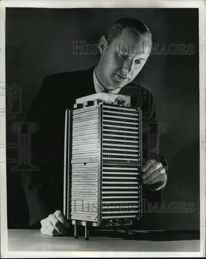 1967 Press Photo Venetian blind fuel cell developed by Allis-Chalmers - Historic Images