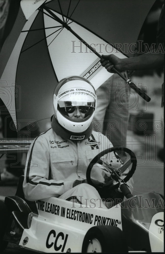 1994 Press Photo Driver Mike Barton of Waukesha Commercial Communication Inc.- Historic Images