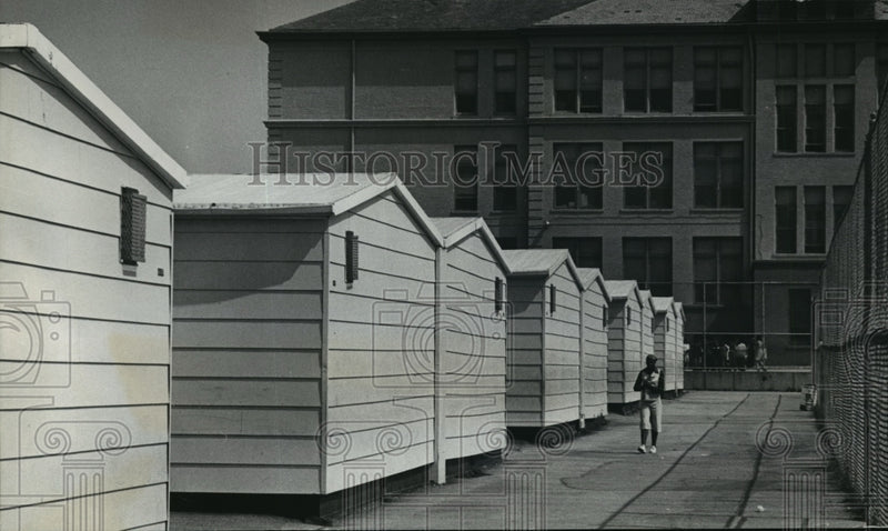 Load image into Gallery viewer, 1977 Press Photo The 20 portable classrooms at Auer Avenue School - mja03852
